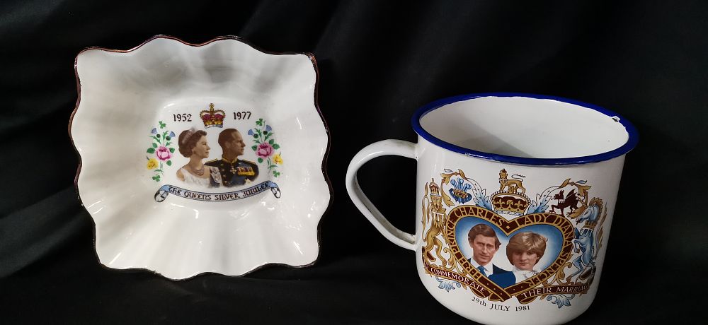 Lot 914: Two British Royal Commemorative Items