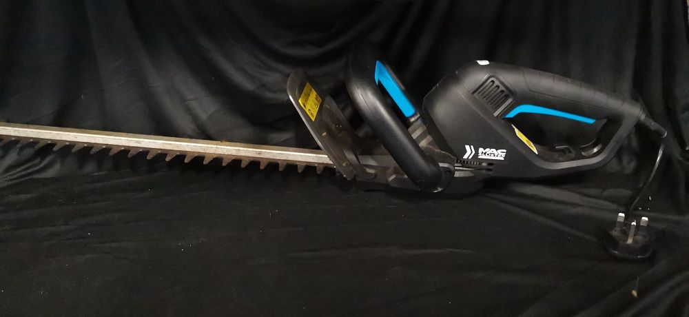 Lot 920: Mac Allister MCT1052GHT 550W Electric Hedge Trimmer. Tested for Power. COLLECTION ONLY