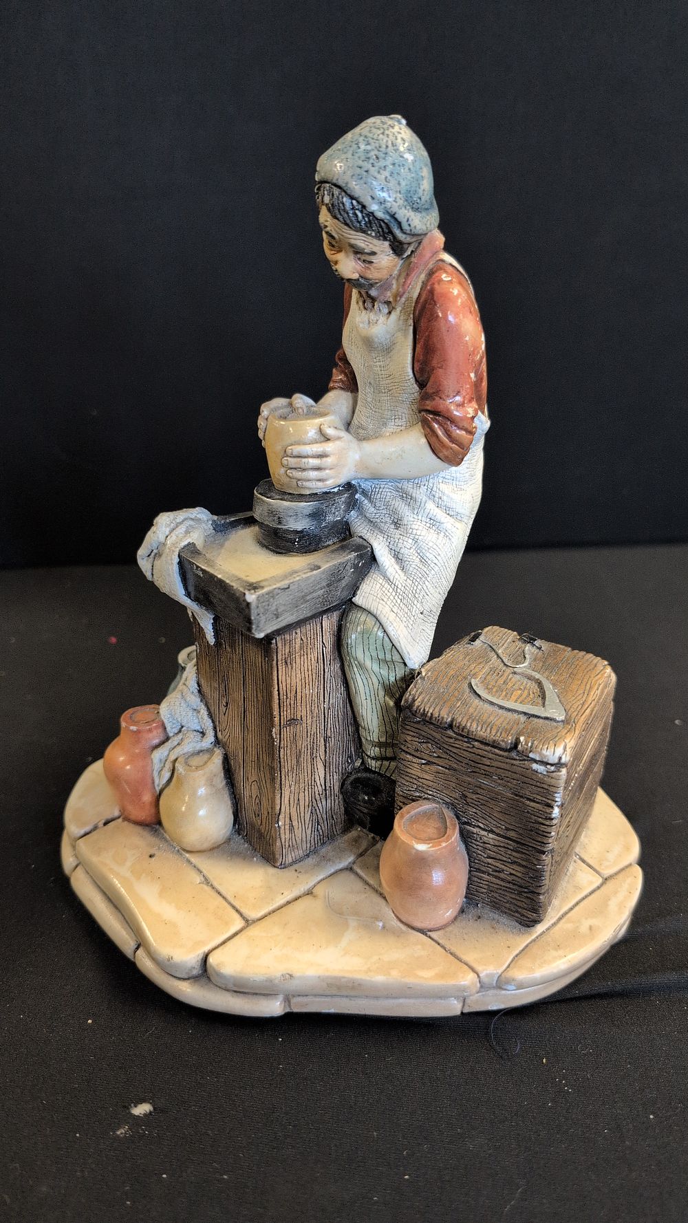Lot 377: Naturecraft Hand Painted Stonecraft Figurine Potter Ref No 844
