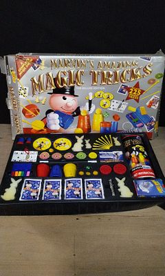 Marvin's Amazing Magic Tricks. Deluxe Edition. Damaged Box