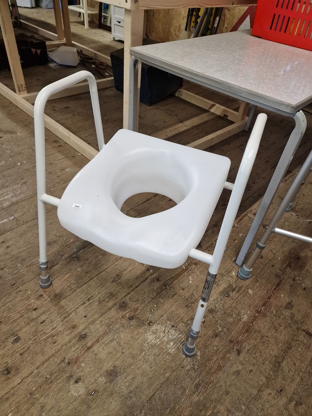Lot 761: A Height-Adjustable Toilet Frame and Seat Mobility Aid