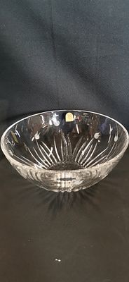 Da Vinci Italian 24% Lead Crystal Centrepiece Bowl. A large 24% lead crystal centrepiece bowl 