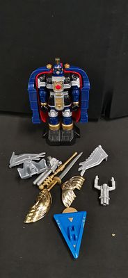 1996 Bandai Power Rangers Zeo Deluxe Auric the Conqueror Transforming Zord. A transforming 