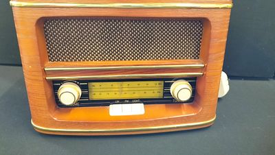 Camry CR1103 Retro-Style FM and LW Desktop Radio. A Camry model CR1103 tabletop radio, designed 