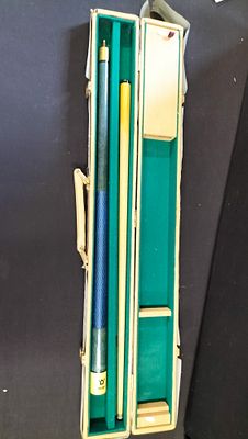 Riley Two-Piece Snooker Cue and Carrying Case. A Riley two-piece snooker cue comprising a 