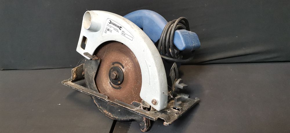 Lot 553: Silverline 1200W Corded Circular Saw Model 349748. Tested for Power. COLLECTION ONLY