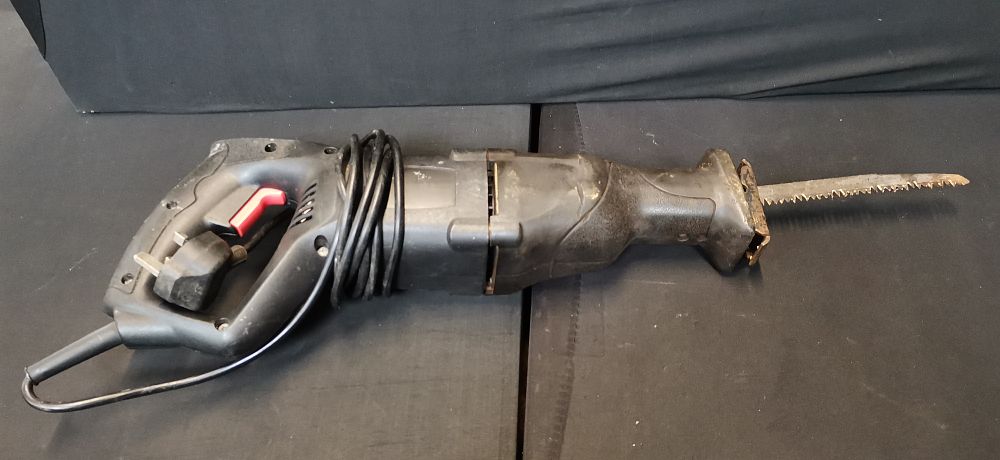 Lot 554: A Corded Electric Reciprocating Saw with UK Plug. Tested for Power