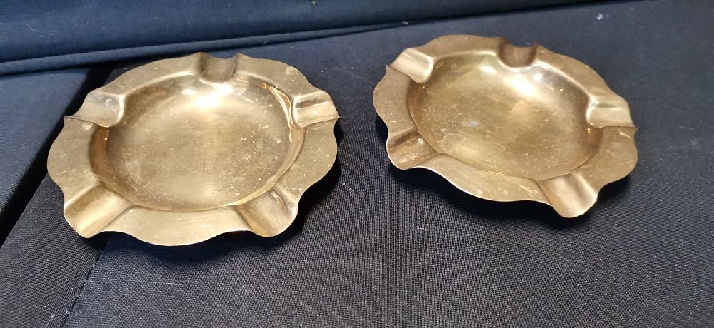 Lot 563: A Pair of Mid-Century Brass Scalloped Edge Ashtrays