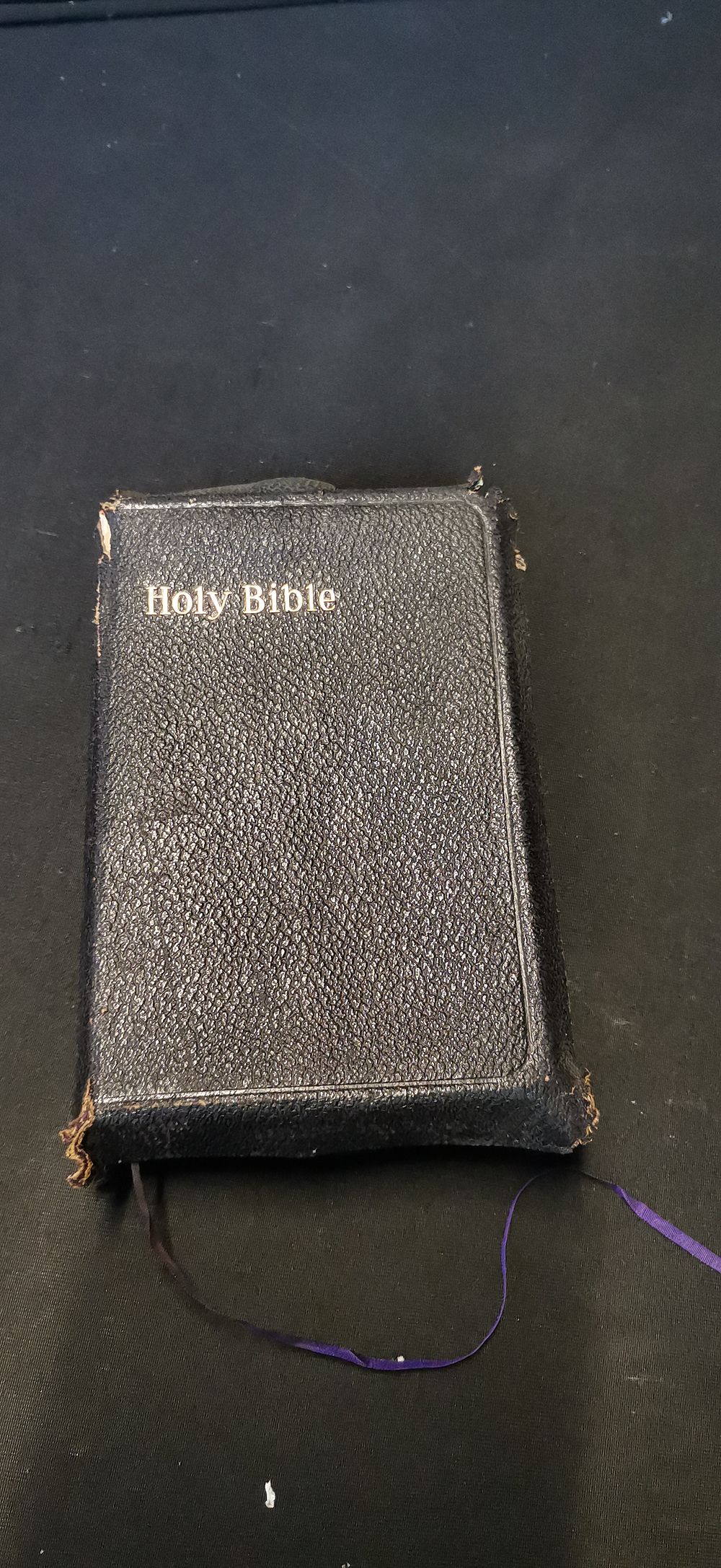 Lot 569: Askew, James & Son (Pub.). Holy Bible (Nonpareil Reference Bible). James Askew & Son, c. 1910.