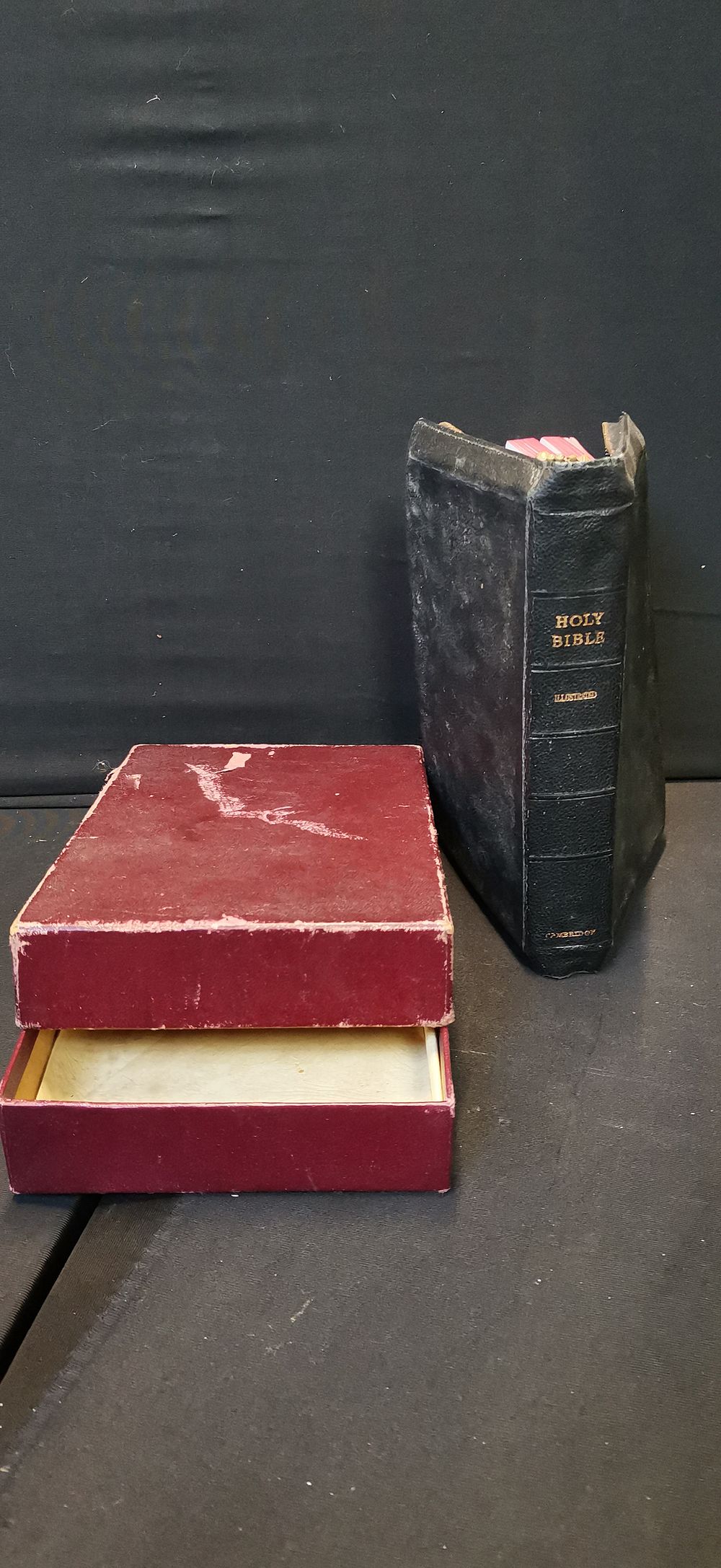 Lot 570: Holy Bible. Cambridge University Press. Illustrated Pitt Minion 8vo Edition.