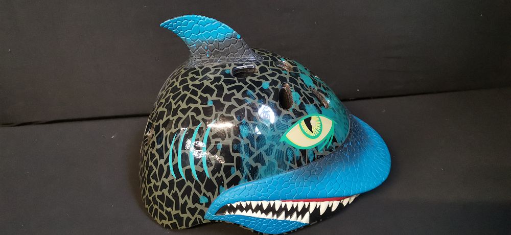 Lot 589: A Raskullz Shark Attax children's bicycle helmet
