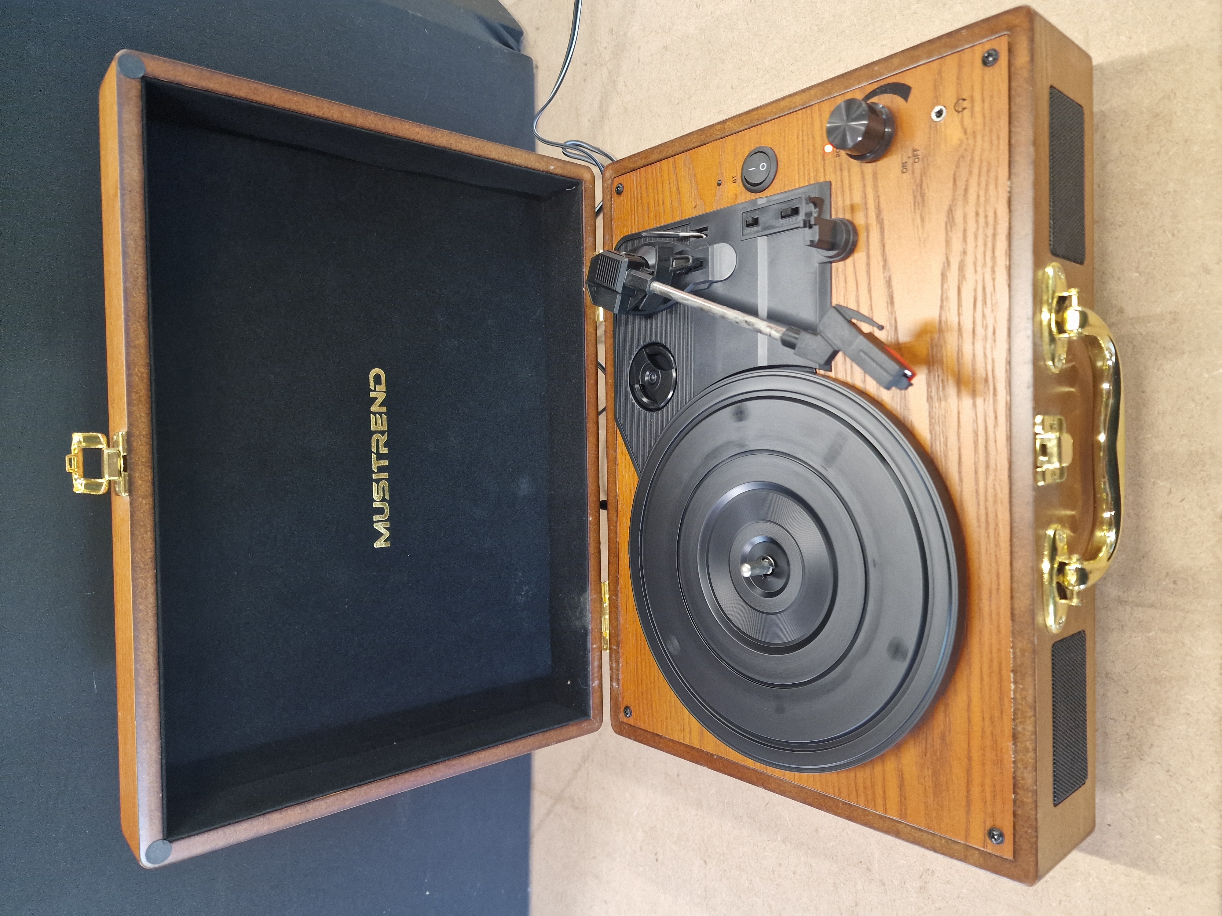Musitrend MT316W Suitcase-Style Record Player with Bluetooth. Needs Power Adapter