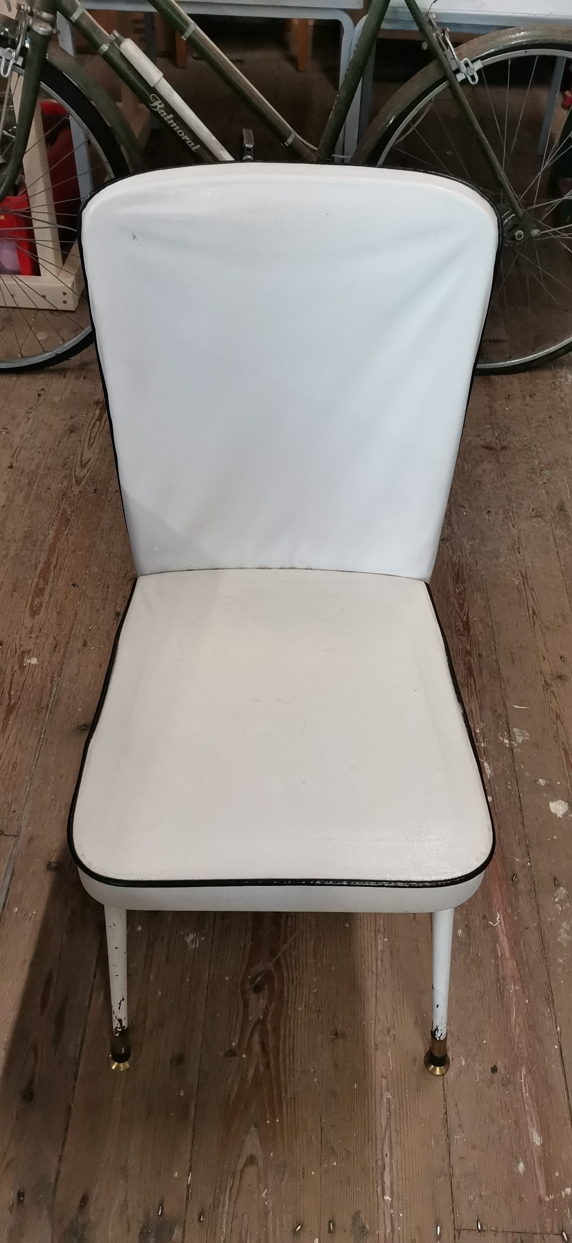 A Mid-Century Modern Diner-Style White Vinyl and Painted Metal Side Chair. COLLECTION ONLY