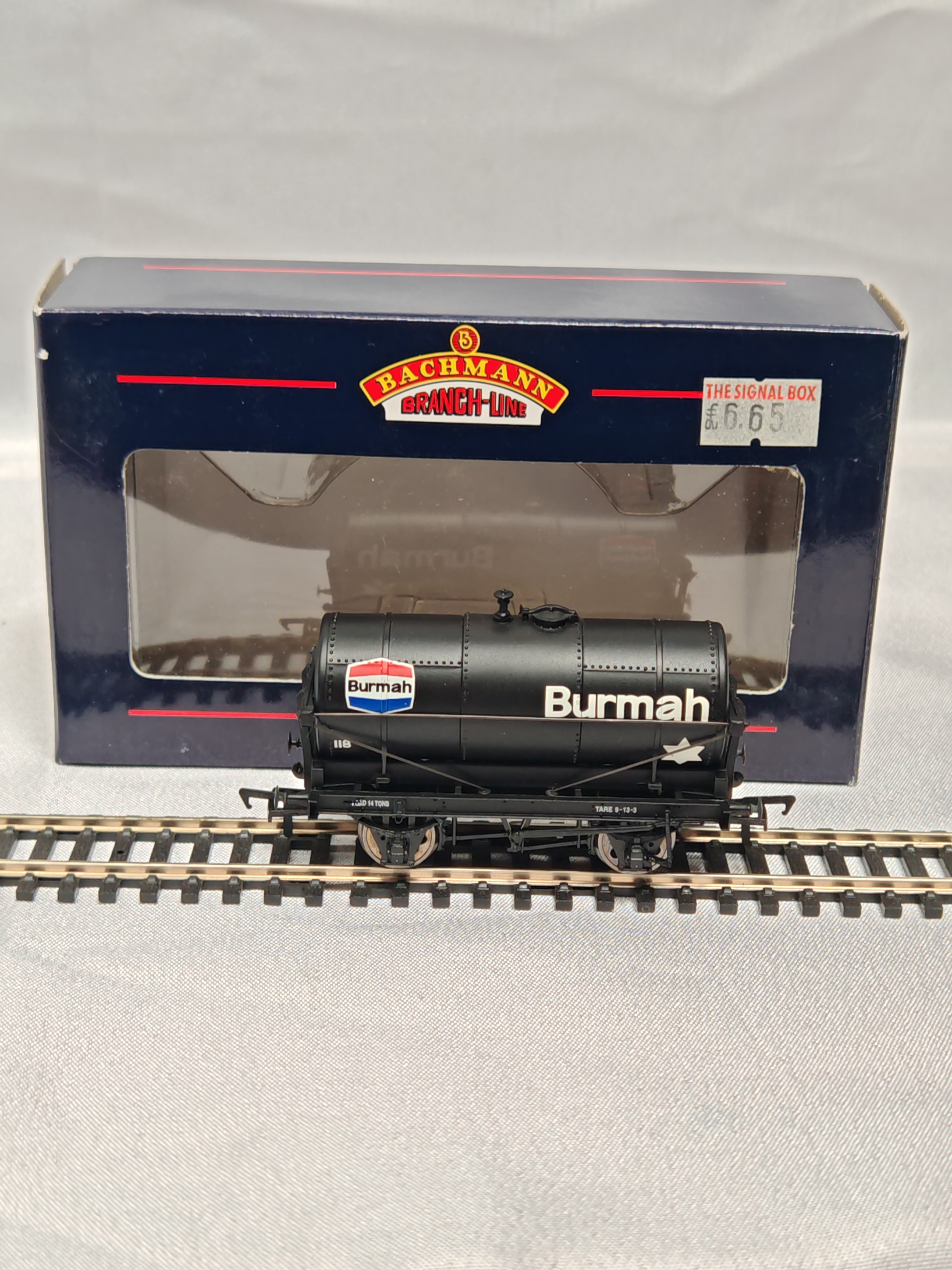 Bachmann Branch-Line OO Gauge 14 Ton Tank Wagon 'Burmah' 37-653