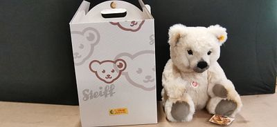 A Steiff Polar Ted Jointed Polar Bear EAN 010613 with Original Box. Measures Approx 43x34cm