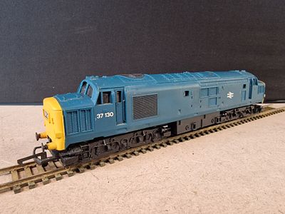 OO Gauge Class 37 Diesel Locomotive 37130 in British Rail Blue Livery