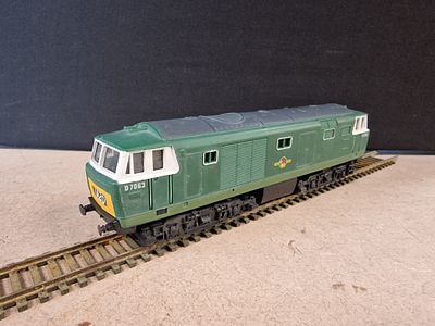 Hornby R.758 OO Gauge British Rail Class 35 Hymek Diesel Locomotive D7063