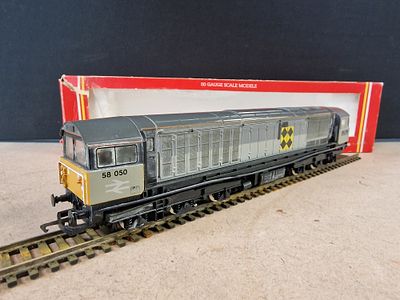 Hornby Railways R.705 OO Gauge BR Class 58 Co-Co Diesel Locomotive in Railfreight Livery