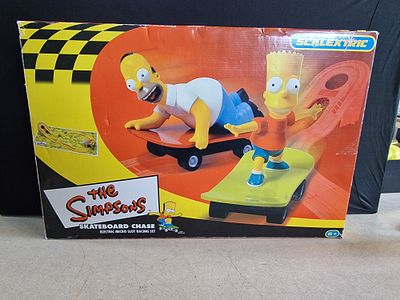 Scalextric Micro The Simpsons Skateboard Chase Electric Slot Racing Set
