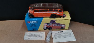 Corgi Classics AEC Regal Duple Coach Finglands Set 33201