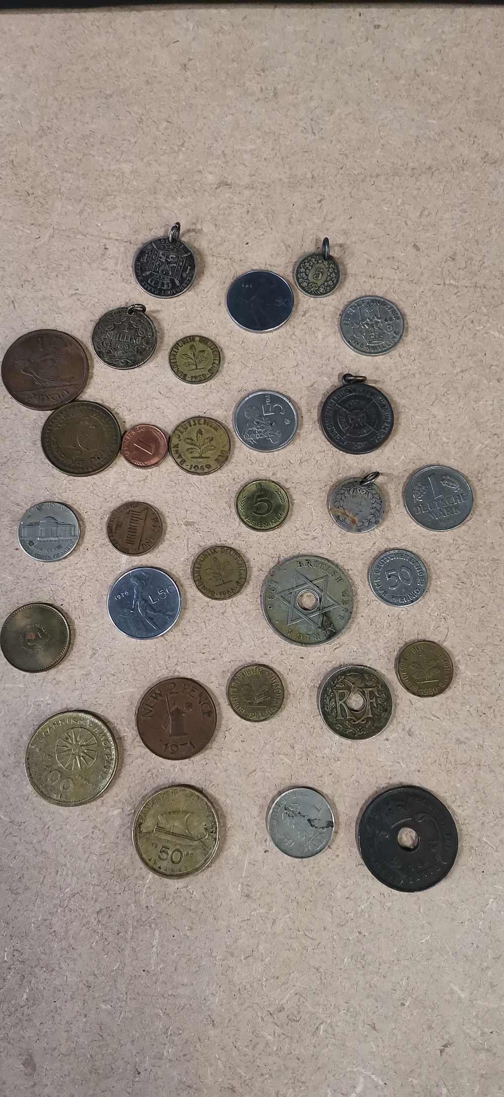 Lot 169: A Collection of International Coins, Medallions, and Tokens, Late 19th to Late 20th Century