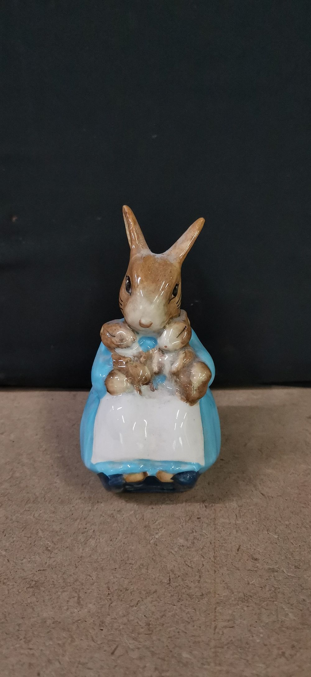 Lot 179: Beswick Beatrix Potter Figurine Mrs. Rabbit and Bunnies