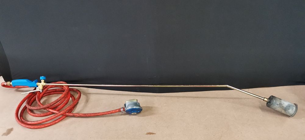 Lot 214: Silverline Gas Torch Kit with Hose and IGT Butane Regulator
