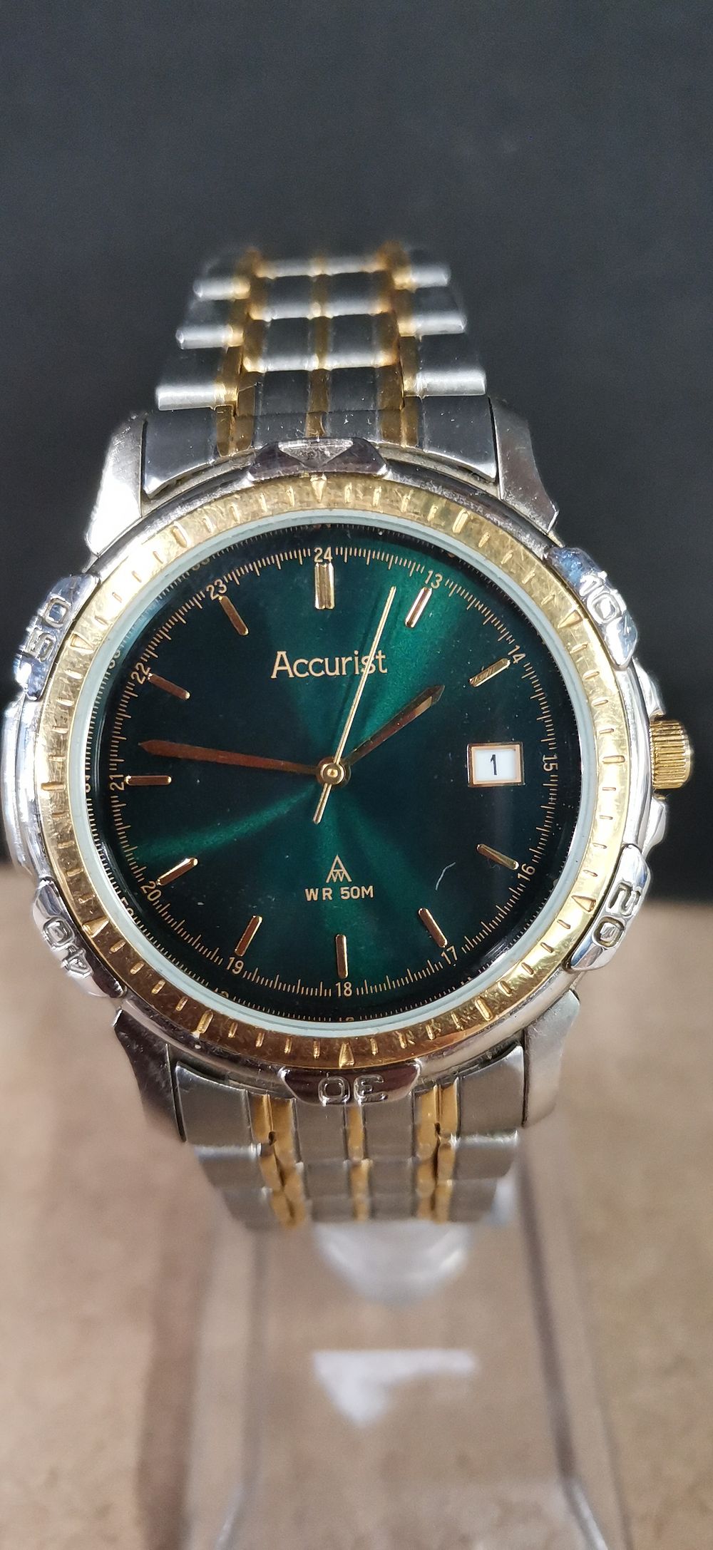 Lot 246: Accurist Mens Two-Tone Quartz Wristwatch Model MB 458