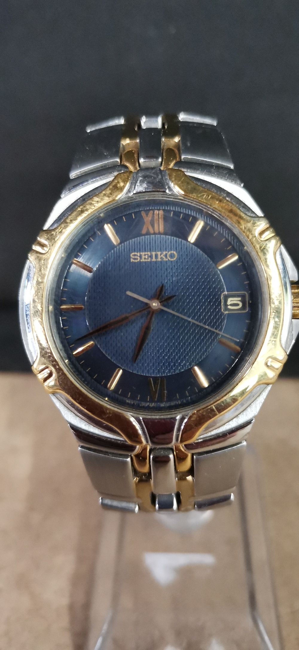 Lot 248: Seiko Two-Tone Stainless Steel Quartz Wristwatch Ref. 7N42-6D10