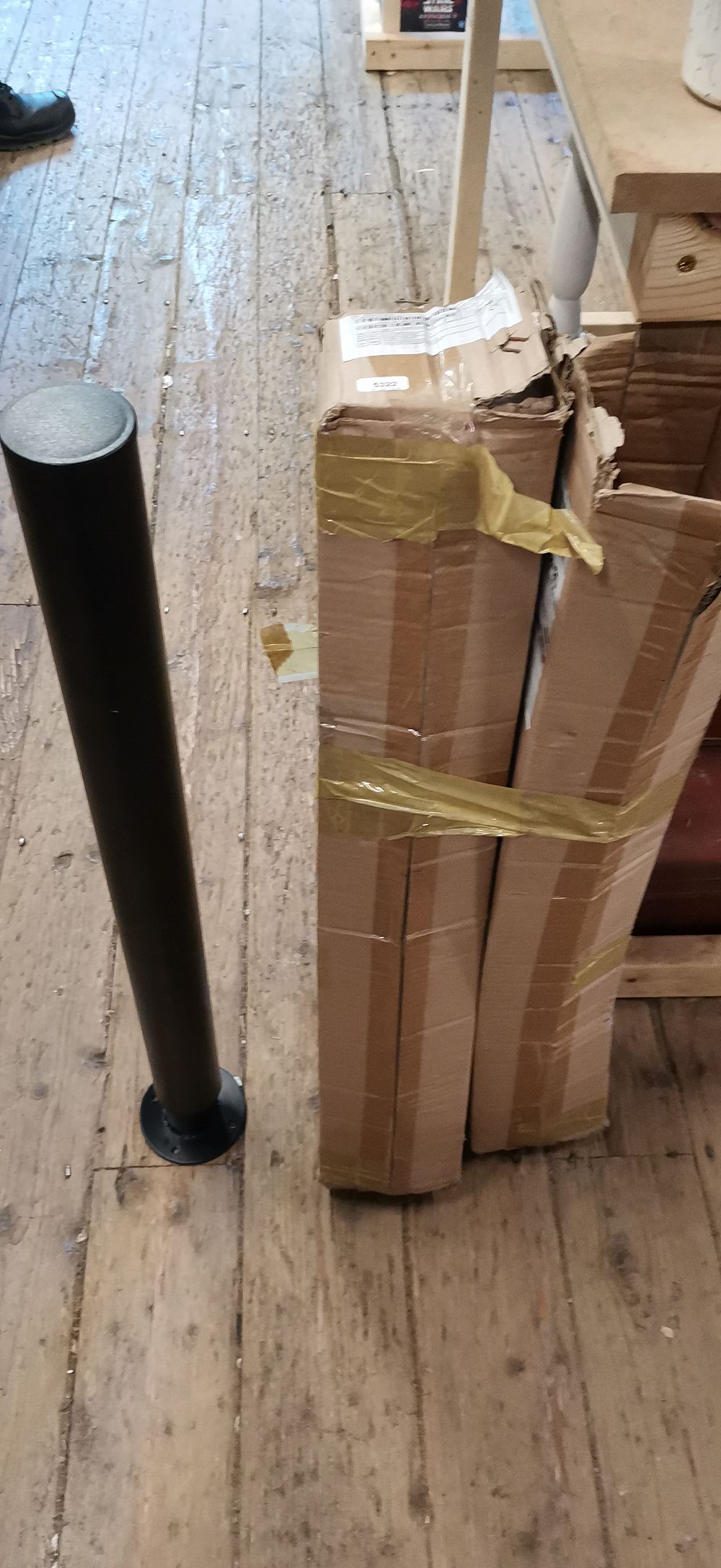 Lot 256: 2x Adjustable Black Metal Cylindrical Table Legs