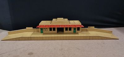 Three Hornby-Dublo Through Station and Platform Sections
