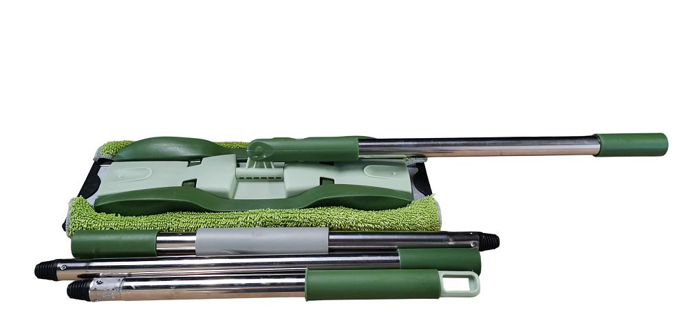 Lot 515: A Microfibre Flat Floor Mop Set with Stainless Steel Handle
