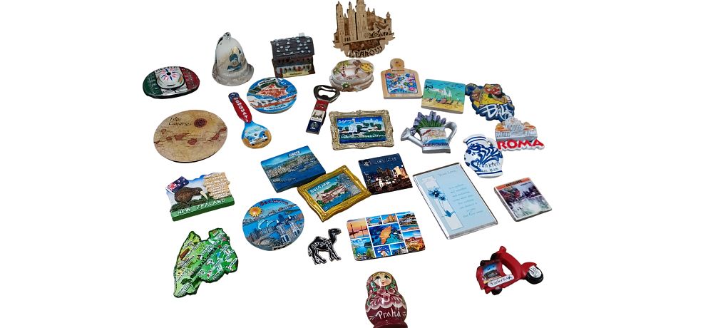 Lot 525: An Assortment of Global Souvenir Refrigerator Magnets