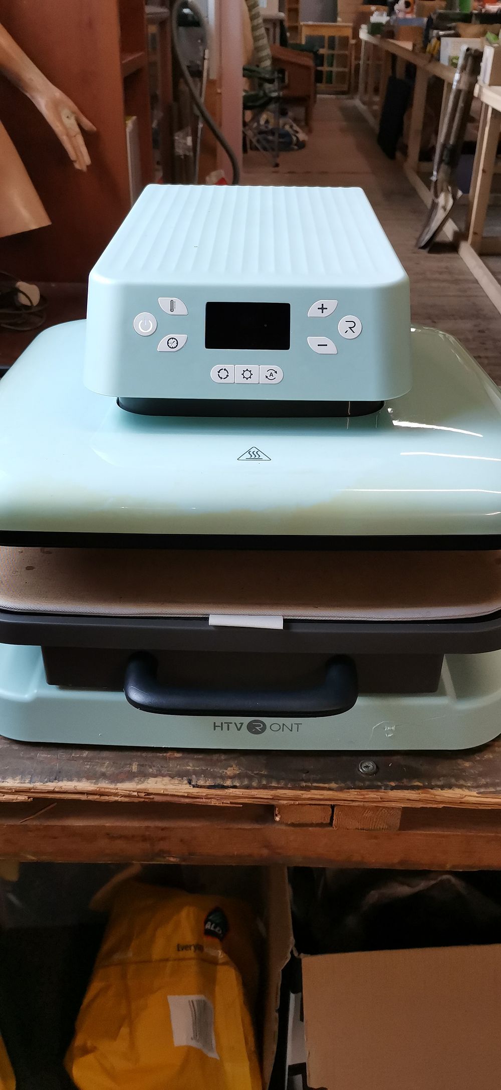 Lot 544: HTVRONT Auto Heat Press Machine