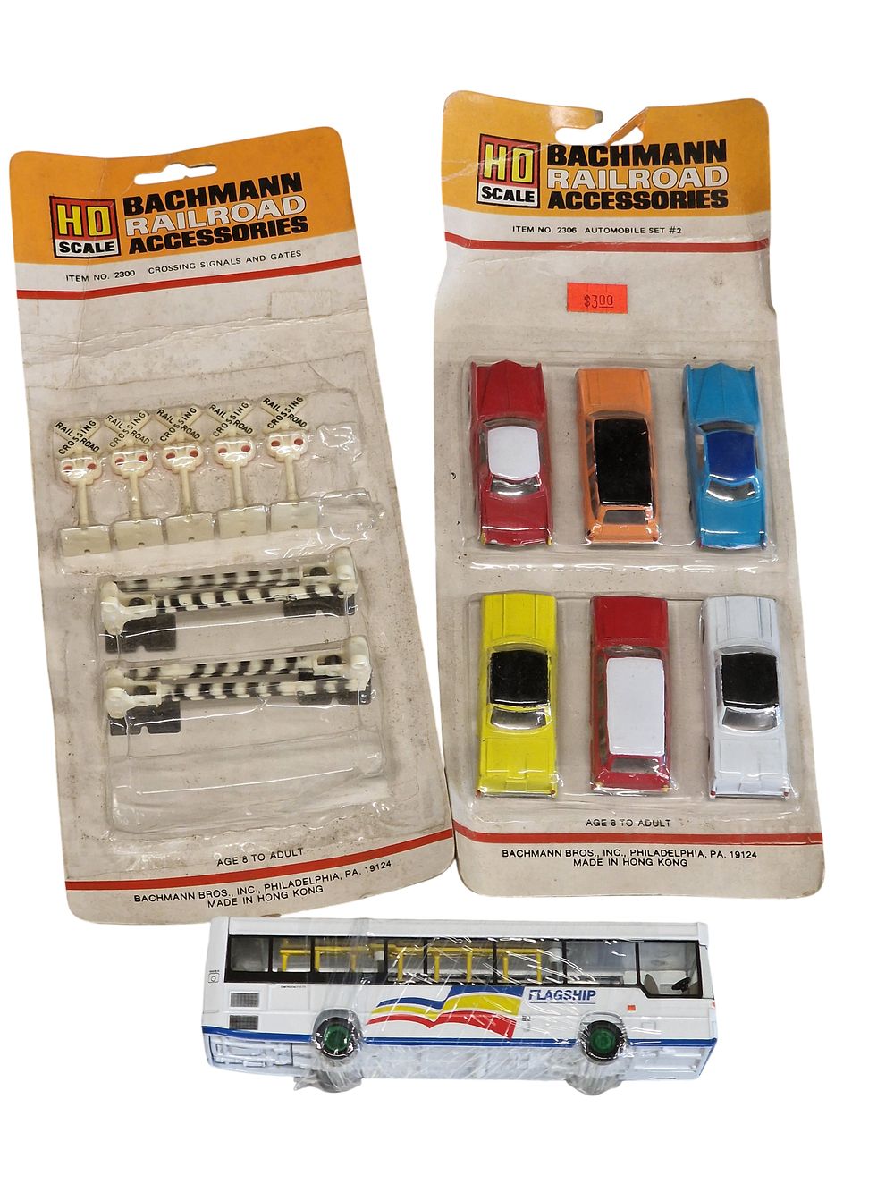 A Group of Bachmann HO Scale Model Railway Accessories and a Flagship Model Bus