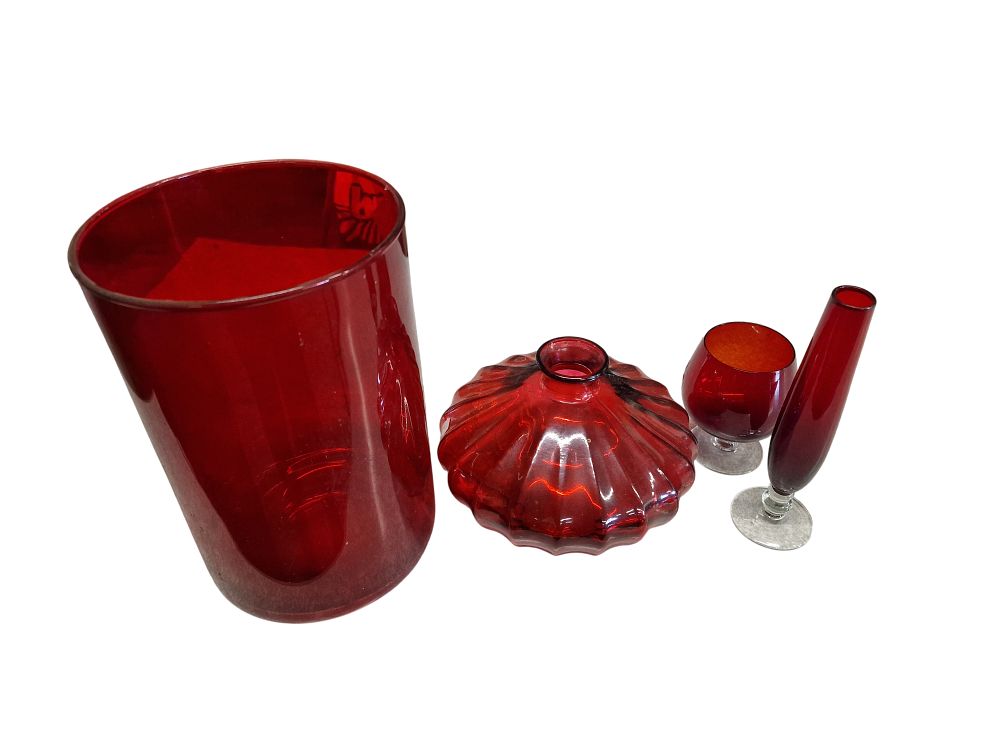 Lot 571: A Collection of Vintage Ruby Red Decorative Glassware