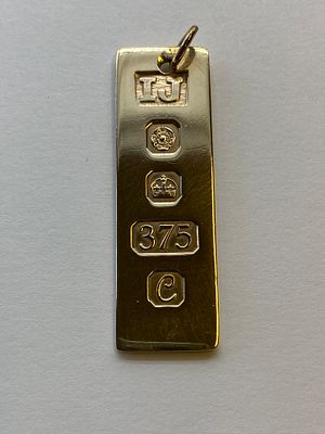 A 9ct yellow gold solid ingot bar, 6.9 grams in weight approx, 38mm x 12mm