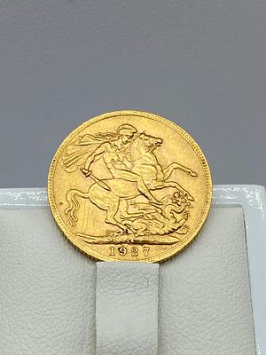 A 22ct yellow gold full sovereign 1927, 8 grams approx,