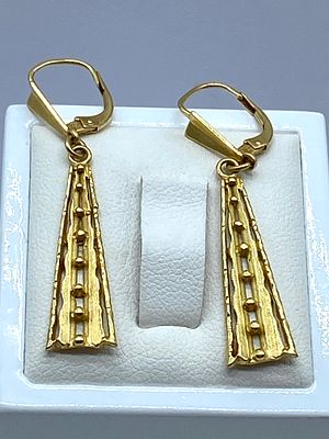 A pair of 18ct yellow gold drop earrings, 40mm x 8mm in size, 4.1 grams in weight approx