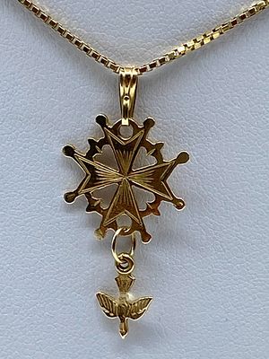 An 18ct yellow gold huguenot cross and dove pendant & chain. An 18ct yellow gold huguenots cross 