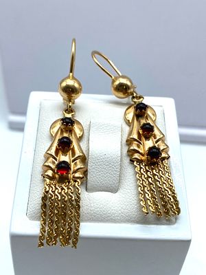 A pair of 18ct yellow gold garnet drop earrings, 8.8 grams in weight approx, cabochan garnet 