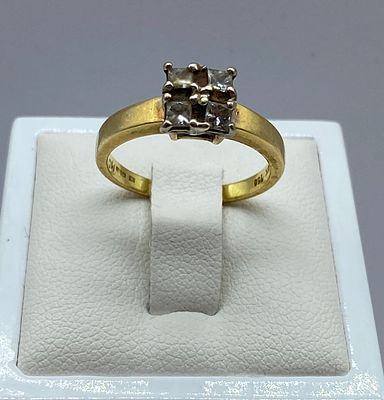 An 18ct yellow gold 4 stone diamond princess cut ring. An 18ct yellow gold 4 stone diamond cut 