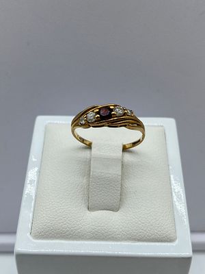 A 9ct yellow gold cz dress ring, 1.2 grams in weight approx, size L
