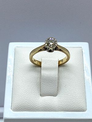 A 9ct yellow gold single solitaire diamond ring, 0.33ct diamond, 2.1 grams in weight approx, size J