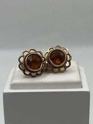 A pair of 9ct yellow gold vintage quartz stone earrings, 2.7 grams approx weight, 11mm round 