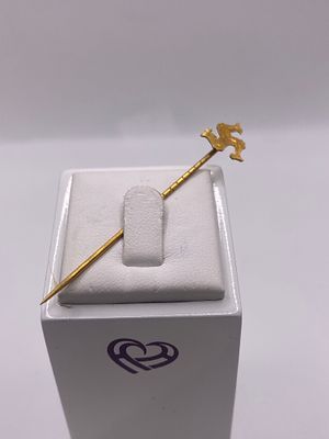 A 9ct yellow gold pin, 0.5 grams in weight approx