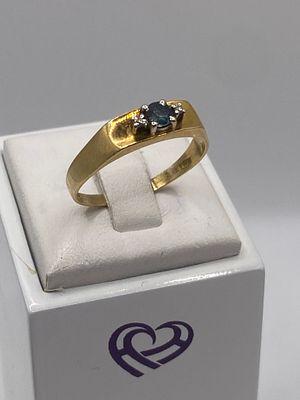 An 18ct yellow gold sapphire & diamond ring, size R, 2.5 grams approx weight