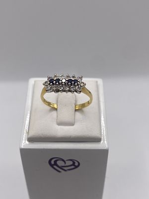 An 18ct yellow gold sapphire & diamond dress ring, stunning ring, 2.8 grams approx, size N