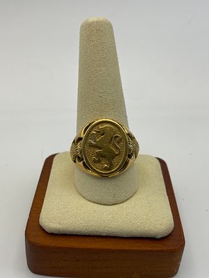 An 18ct yellow gold gents Scottish signet ring, weight is 12.2 grams approx, size W