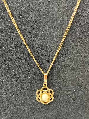 A 9ct yellow gold pendant & chain, chain is 16 inches long, pendant is 12mm wide, approx weight 